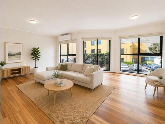 Stylish Two Bedroom Apartment with Pool, Gym & Tennis Court