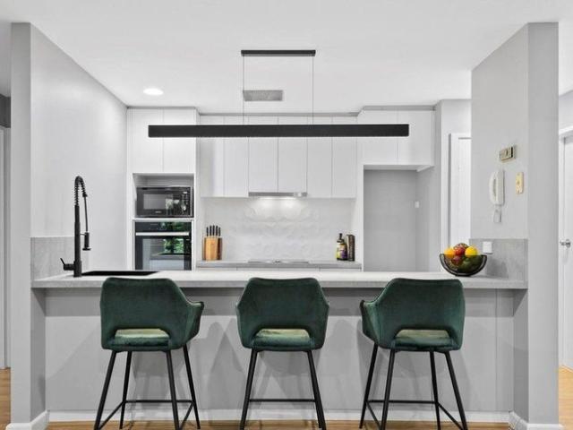 Stylish Two Bedroom Apartment with Pool in Prime Glen Iris