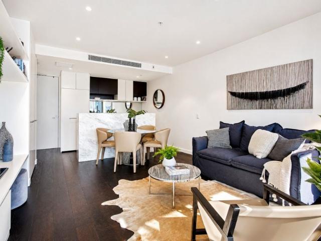 Stylish Two Bedroom Apartment with Rooftop City Views