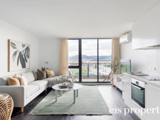 Stylish Two Bedroom Apartment With Stunning Waterfront And City Views