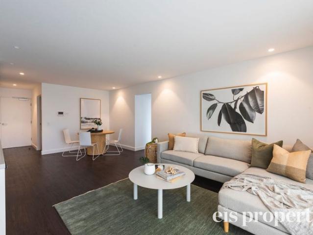 Stylish Two Bedroom Apartment With Stunning Waterfront And City Views