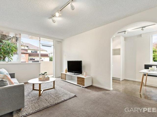 Stylish Two Bedroom Apartment with Secure Parking