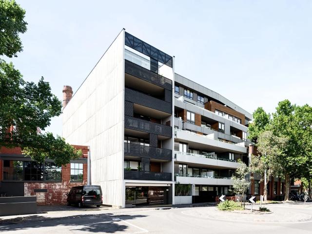 Stylish Two Bedroom Apartment with Spectacular River Views