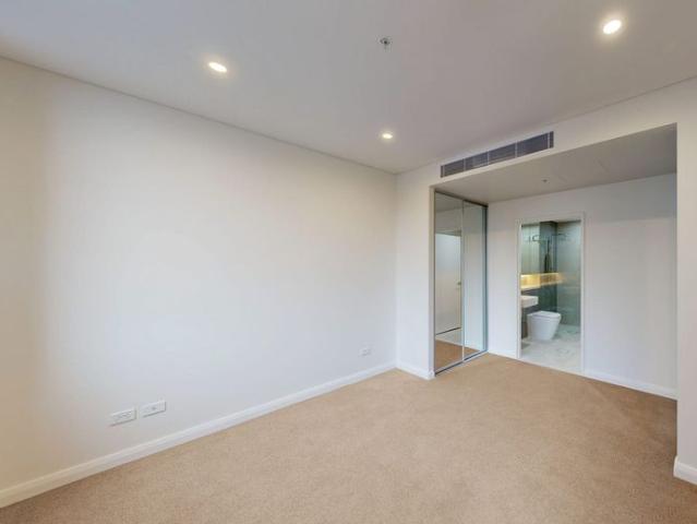 Stylish Two Bedroom Apartment with Spectacular Views