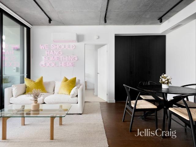 Stylish Two Bedroom Apartment with Terrace and Luxury Amenities