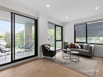 STYLISH TWO BEDROOM APARTMENT WITH UNWAVERING SOPHISTICATION & CITY VIEWS