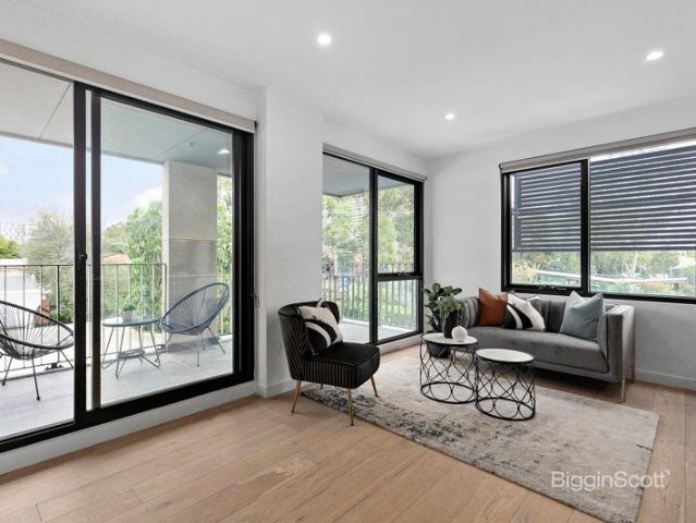 STYLISH TWO BEDROOM APARTMENT WITH UNWAVERING SOPHISTICATION & CITY VIEWS