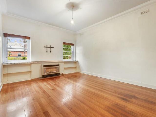 Stylish Two Bedroom Apartment in the Heart of Elsternwick and Ripponlea
