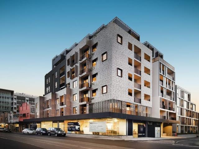 Stylish Two Bedroom Apartment in the Heart of Northcote