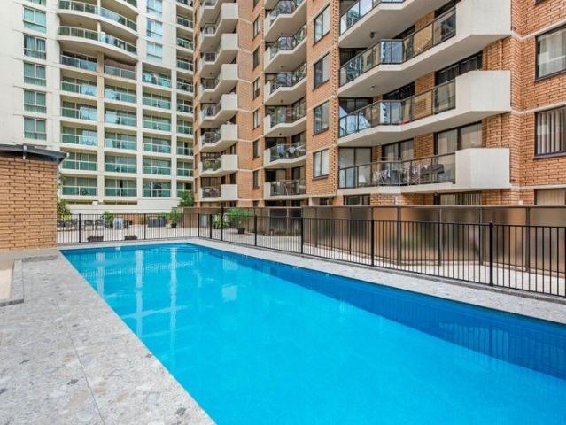 Stylish Two Bedroom Apartment in the Heart of Sydney CBD
