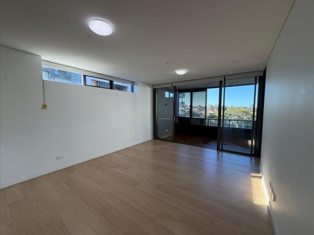 Stylish Two Bedroom Apartment in the Heart of Ryde