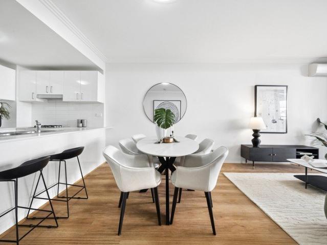 STYLISH TWO BEDROOM APARTMENT IN THE SOUGHT AFTER 'PARK CENTRAL' COMPLEX