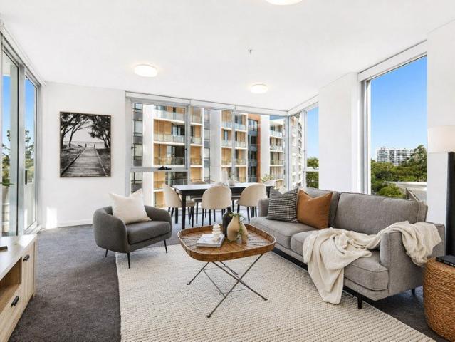 Stylish Two Bedroom Apartment in the Popular SUMMIT Building
