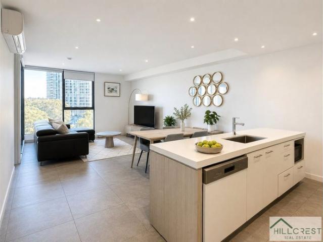 STYLISH TWO BEDROOM APARTMENT IN THE PRESTIGIOUS COMMUNITY