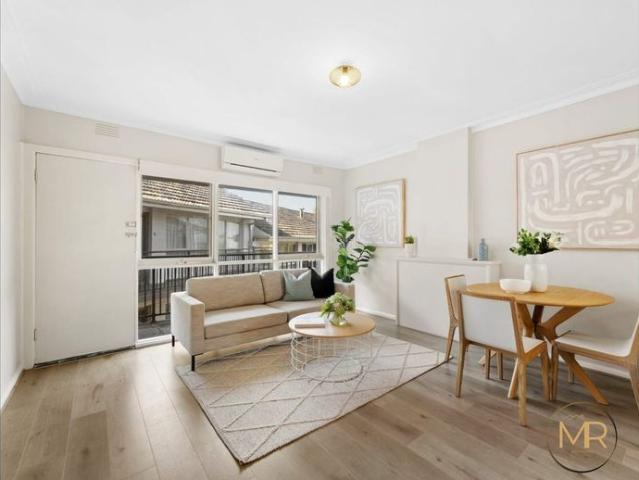 Stylish Two Bedroom Apartment in a Prime Oakleigh East Location