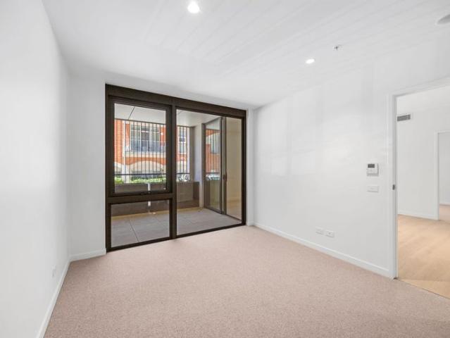 Stylish Two Bedroom Apartment in a Prime Lyons Place Location!