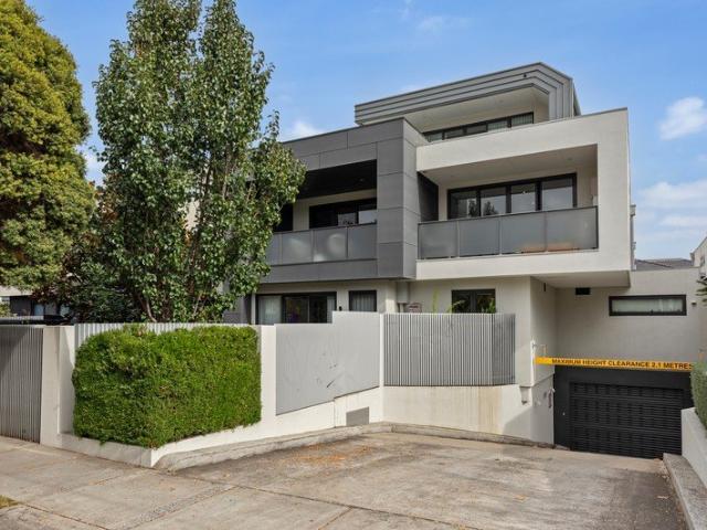 Stylish Two Bedroom Apartment in a Prime Lifestyle Location