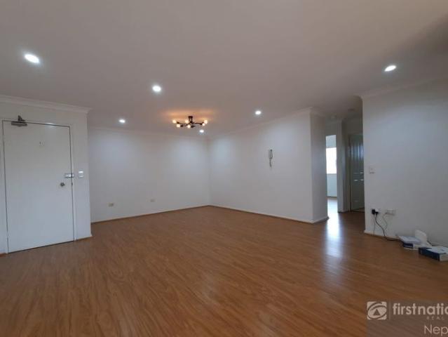 Stylish Two Bedroom Apartment in an Unbeatable Lifestyle Location!
