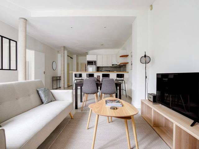 Stylish Two Bedroom Apartment in Auteuil, Paris
