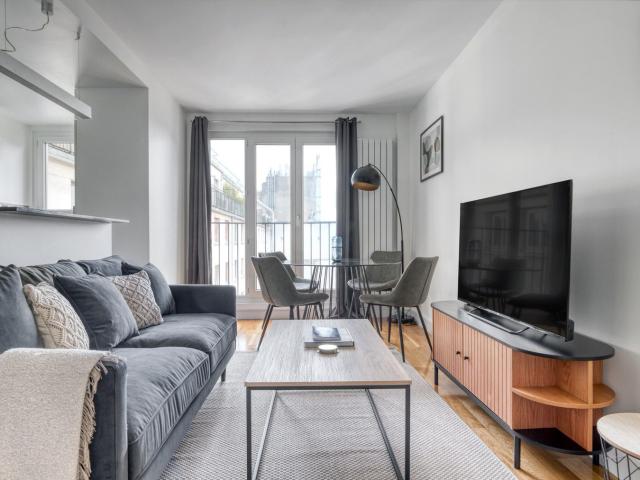 Stylish Two Bedroom Apartment in Batignolles, Paris