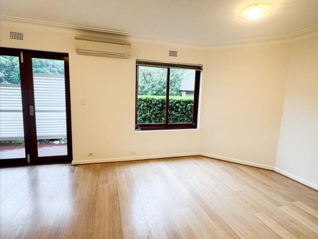 Stylish Two Bedroom Apartment In Boutqiue Block