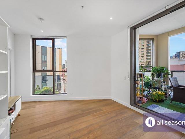 Stylish Two Bedroom Apartment in Haymarket