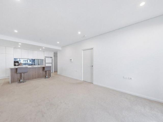 Stylish Two Bedroom Apartment in Prime Homebush Location Walk to Station & Amenities
