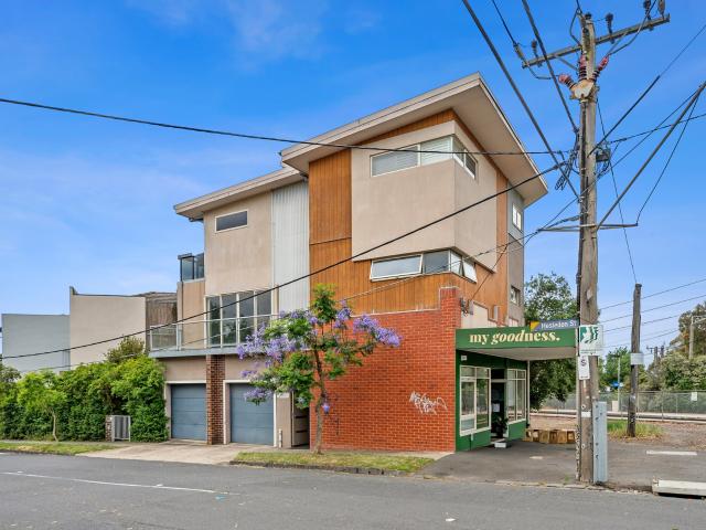 Stylish Two Bedroom Apartment in Prime Location