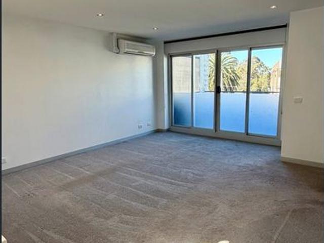 Stylish Two Bedroom Apartment in Prime Location