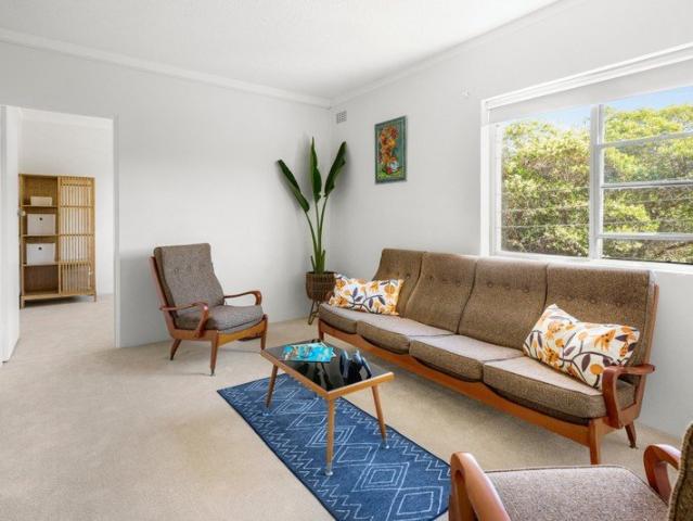 Stylish Two Bedroom Apartment in Prime Newtown Fringe Location