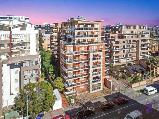 Stylish two bedroom apartment just 1km from Liverpool Westfield