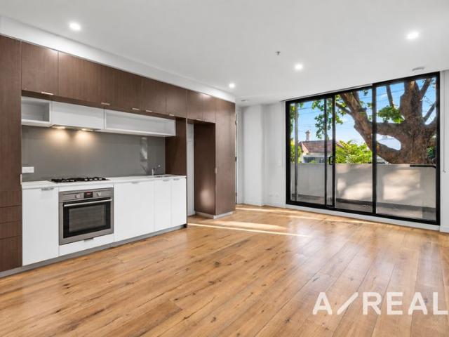 Stylish Two Bedroom Apartment Moments from Camberwell Junction