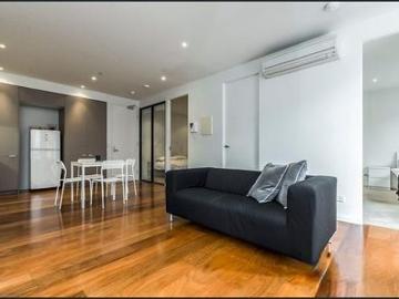 Stylish Two Bedroom Apartment Near Waterfront