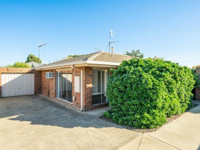 Stylish Two Bedroom Brick Unit in Central Shepparton