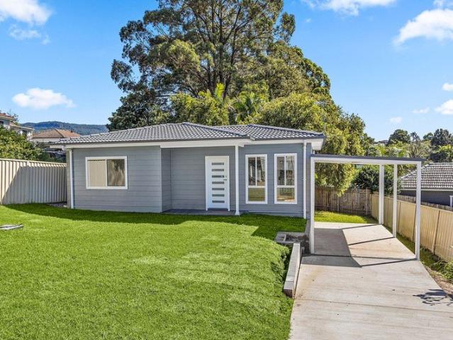 Stylish Two Bedroom Home with spacious Deck & Modern Comfort