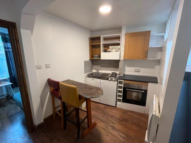 Stylish Two Bedroom House to Let in Affluent Aldersgate Street, City of London