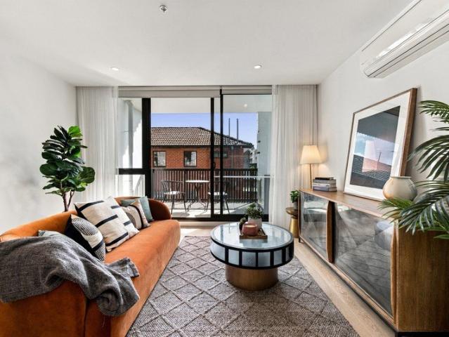 Stylish Two Bedroom Living with Two Car Spaces in Richmond