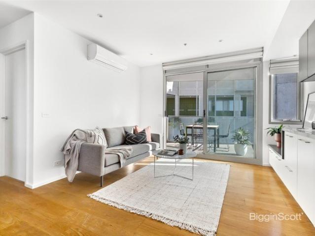 STYLISH TWO BEDROOM LIVING IN THE HEART OF BRIDGE ROAD