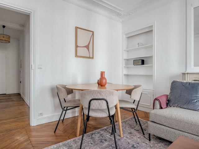 Stylish Two Bedroom Paris Retreat, Paris Amsterdam Apartments for Rent