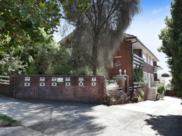 STYLISH TWO BEDROOM RETREAT!
