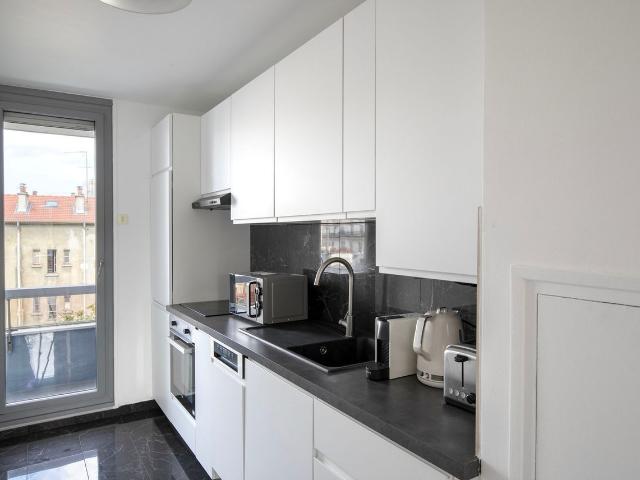 Stylish Two Bedroom Retreat in Saint Ambroise, Paris Amsterdam Apartments for Rent