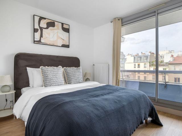 Stylish Two Bedroom Retreat in Saint Ambroise, Paris Amsterdam Apartments for Rent