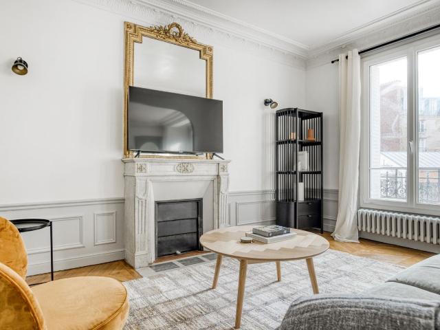 Stylish Two Bedroom Retreat in Petit Montrouge, Paris Amsterdam Apartments for Rent
