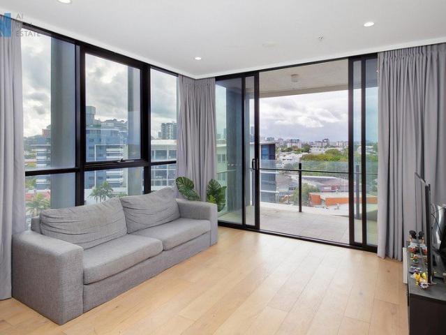 Stylish Two Bedroom Two Bathroom Apartment for Rent in South City Square