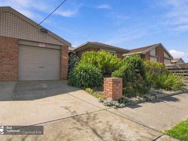 Stylish Two Bedroom Townhouse