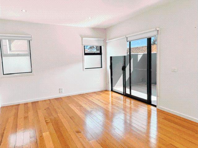 Stylish two bedroom townhouse each bedroom only bathroom!