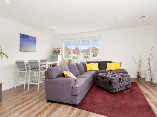 Stylish Two Bedroom Townhouse in the Heart of Balaclava