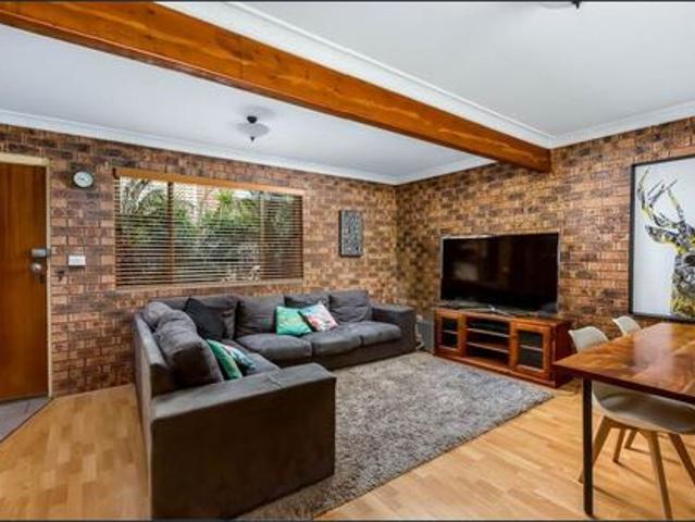 Stylish Two Bedroom Townhouse in a Convenient Coastal Location