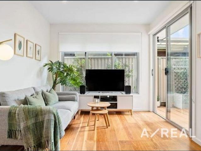 Stylish Two Bedroom Townhouse in a Convenient West Footscray Location