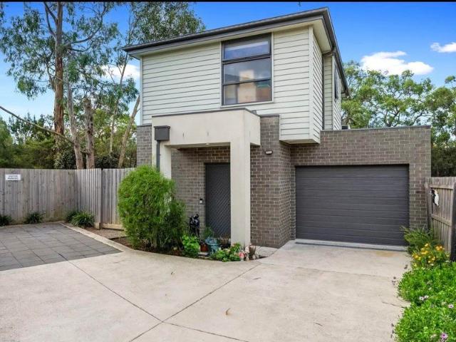 Stylish Two Bedroom Townhouse in a Prime Location!